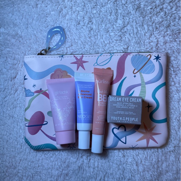 ipsy Other - IPSY Bag with Four Sample Size Products